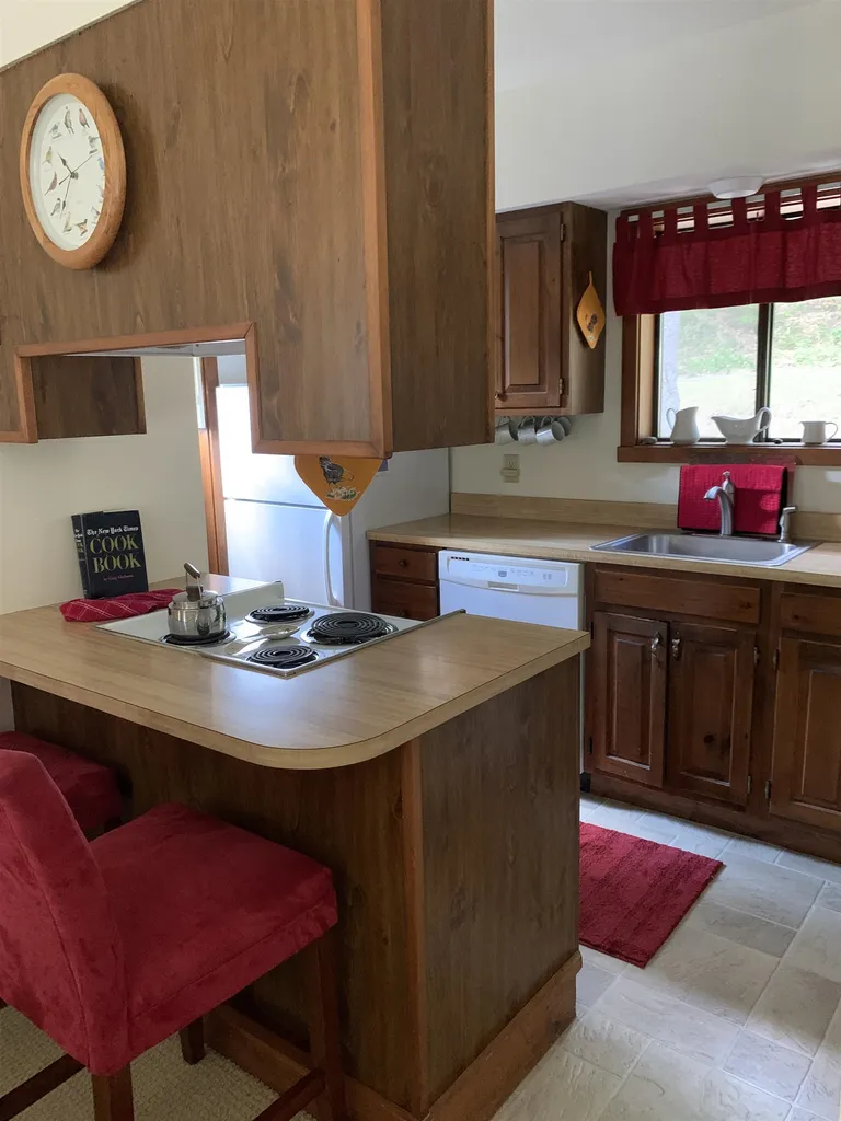 445 Old Quechee Road Hartford VT 05059