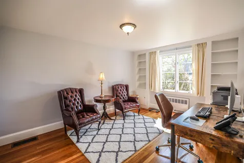24 Elliott Street Nashua NH 03064