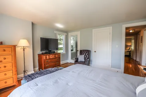 24 Elliott Street Nashua NH 03064