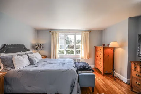 24 Elliott Street Nashua NH 03064