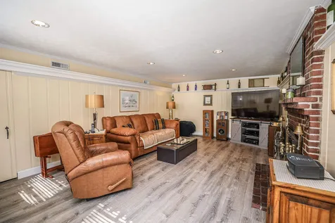 24 Elliott Street Nashua NH 03064