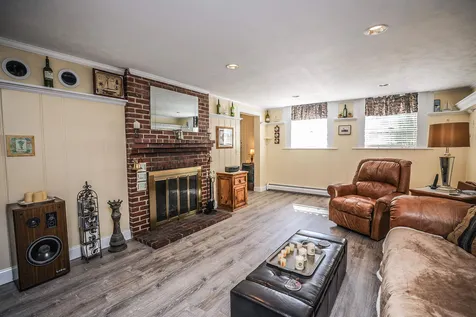 24 Elliott Street Nashua NH 03064
