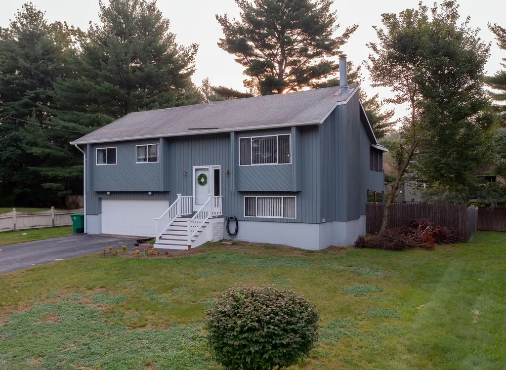 8 Olympia Circle Nashua NH 03062
