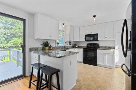 7 Walnut Avenue North Hampton NH 03862