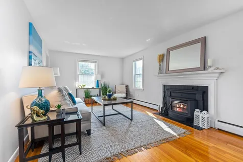 7 Walnut Avenue North Hampton NH 03862