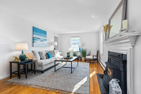 7 Walnut Avenue North Hampton NH 03862