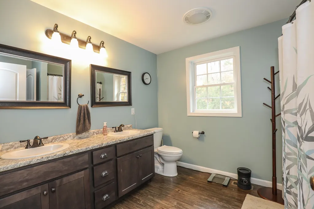 74 Bloomfield Road Deerfield NH 03037
