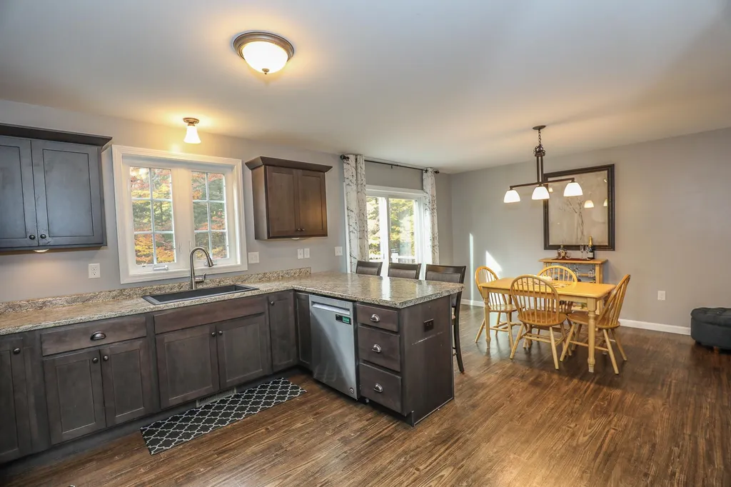 74 Bloomfield Road Deerfield NH 03037