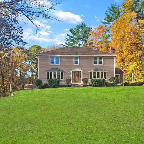 7 Suzanne Circle Plaistow NH 03865