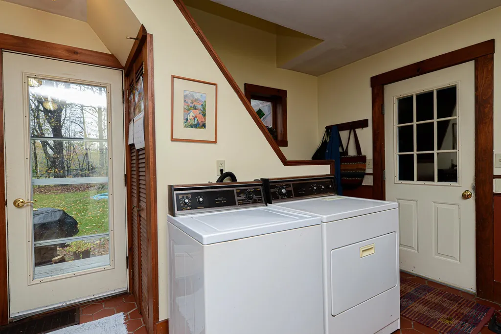 143 Crawley Falls Road Brentwood NH 03833