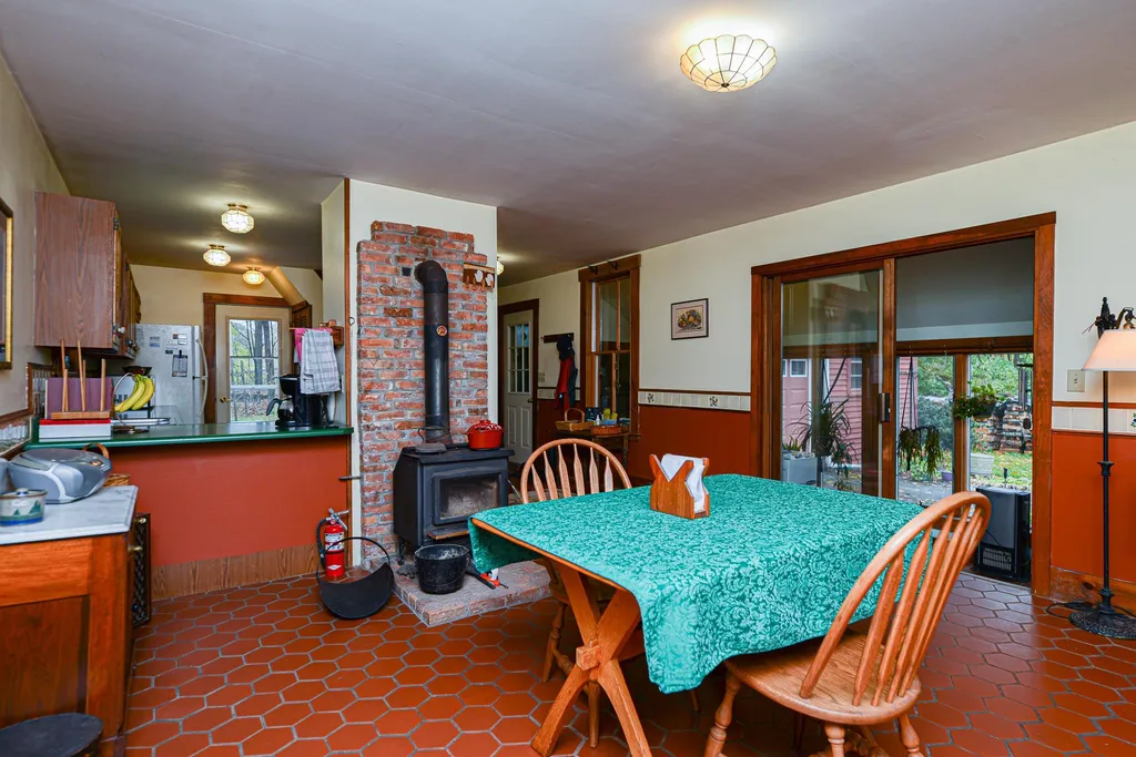 143 Crawley Falls Road Brentwood NH 03833