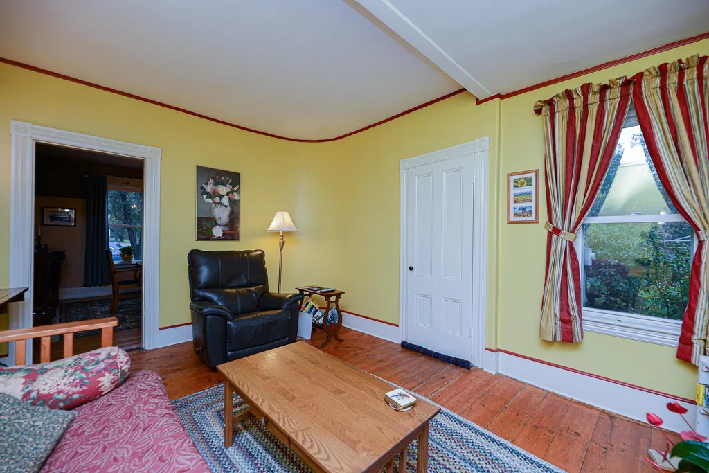 143 Crawley Falls Road Brentwood NH 03833