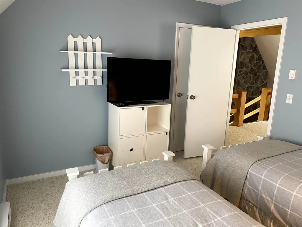 105 Williams Lane Hartford VT 05059