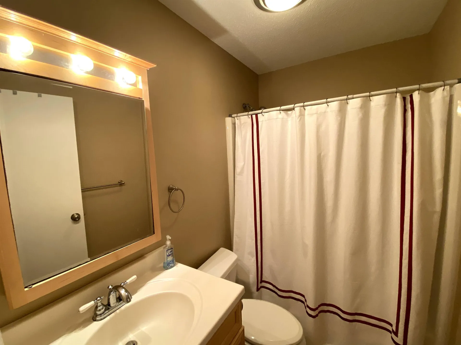 105 Williams Lane Hartford VT 05059