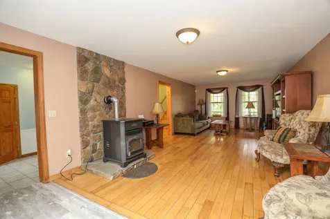 803 Chester Road Auburn NH 03032