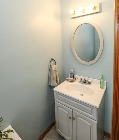 803 Chester Road Auburn NH 03032