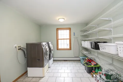 803 Chester Road Auburn NH 03032