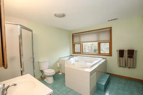 803 Chester Road Auburn NH 03032