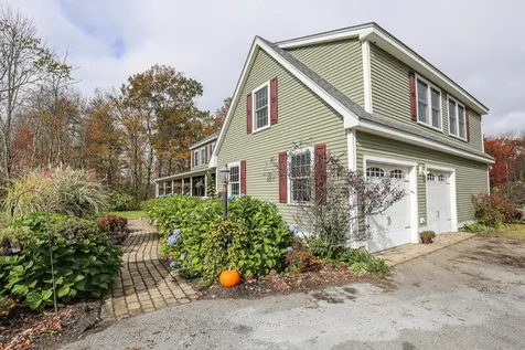 803 Chester Road Auburn NH 03032