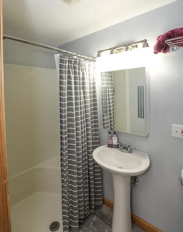 803 Chester Road Auburn NH 03032