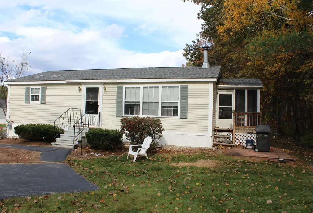 12 Krystal Drive Hudson NH 03051