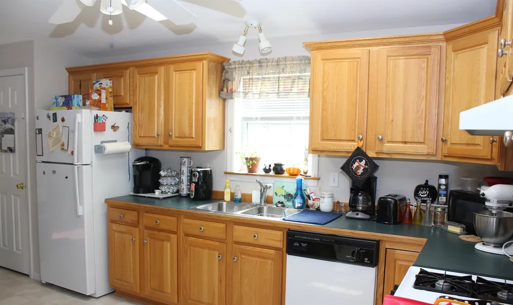 12 Krystal Drive Hudson NH 03051