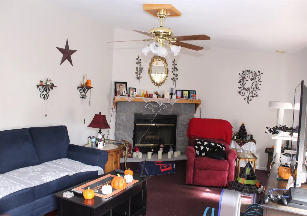 12 Krystal Drive Hudson NH 03051