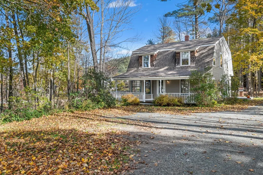 9 Maple Street Sunapee NH 03782