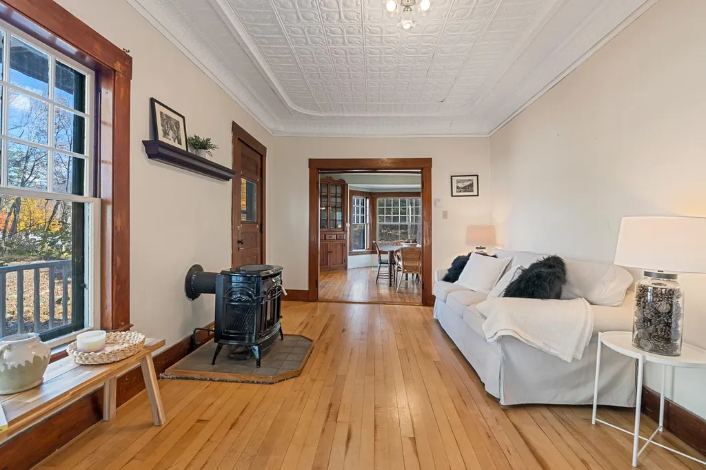 9 Maple Street Sunapee NH 03782
