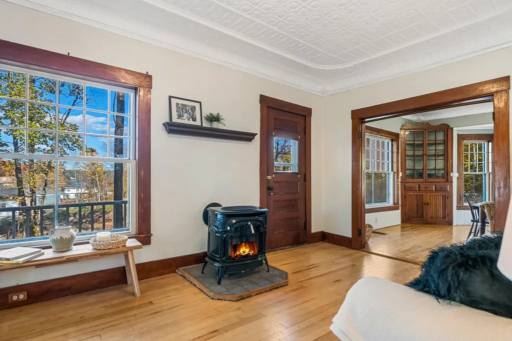 9 Maple Street Sunapee NH 03782