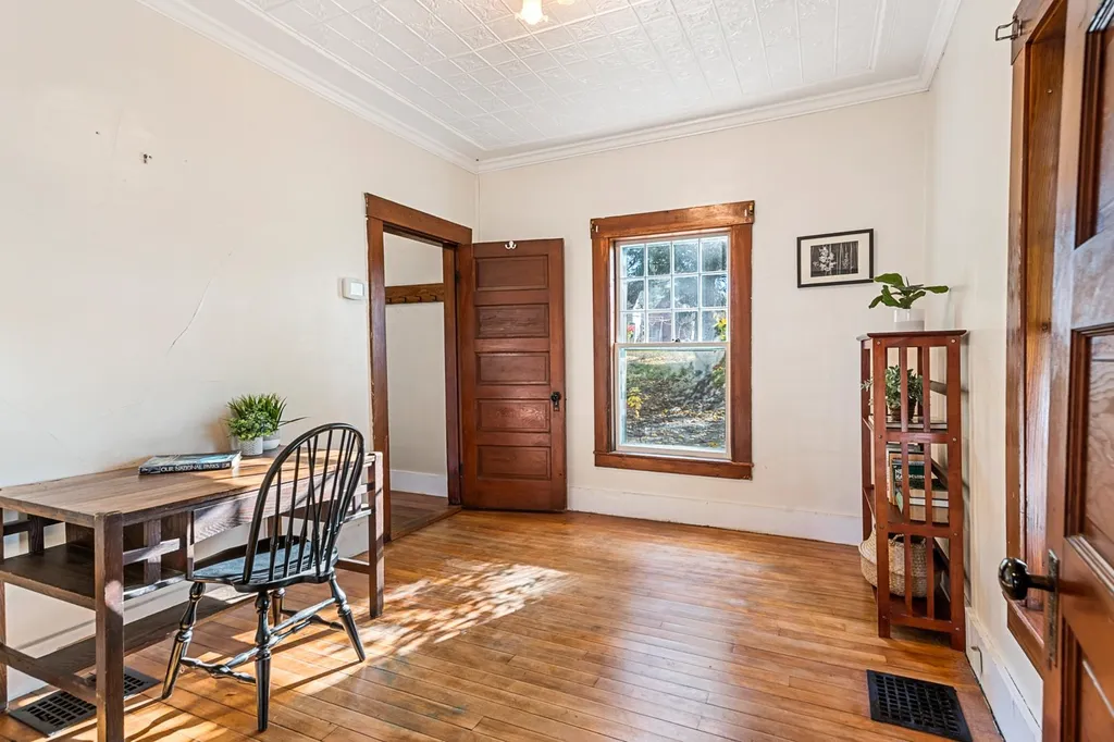 9 Maple Street Sunapee NH 03782