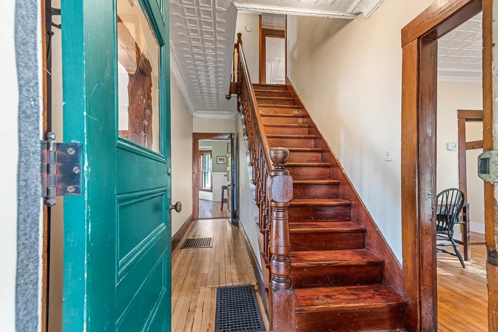 9 Maple Street Sunapee NH 03782