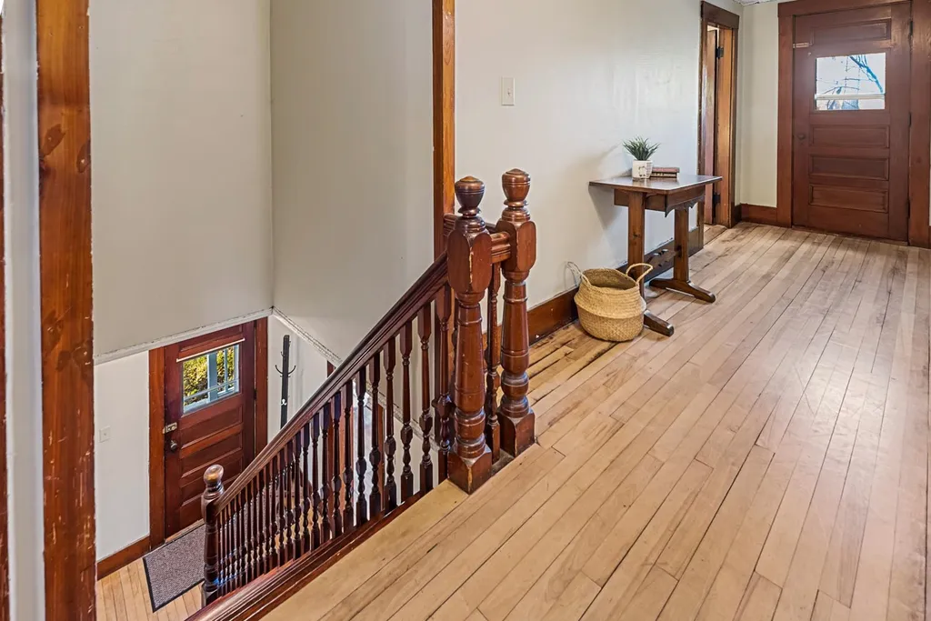 9 Maple Street Sunapee NH 03782