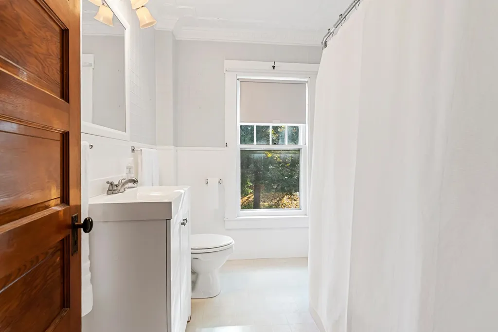 9 Maple Street Sunapee NH 03782
