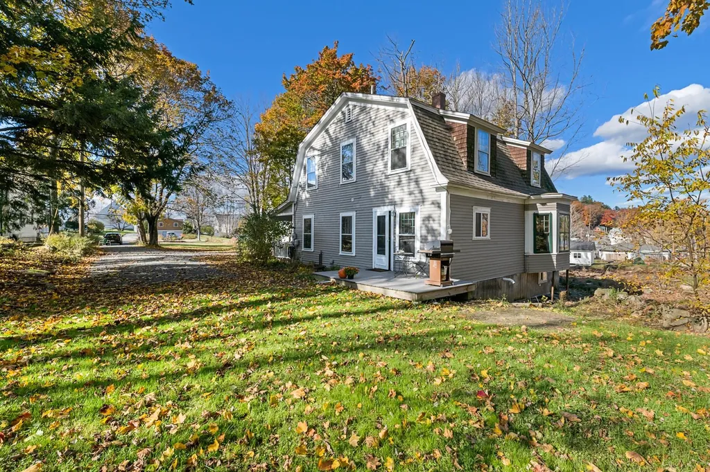 9 Maple Street Sunapee NH 03782