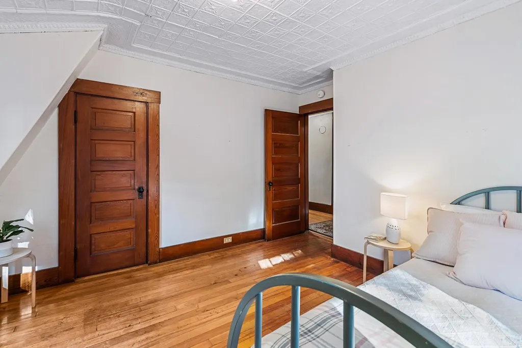 9 Maple Street Sunapee NH 03782