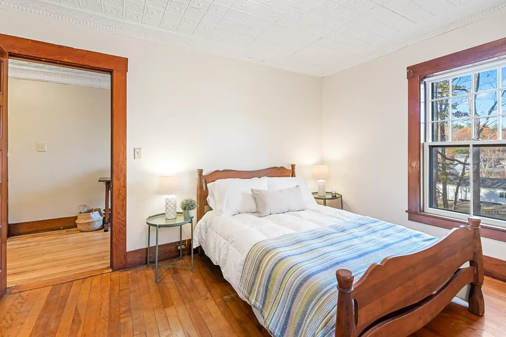 9 Maple Street Sunapee NH 03782