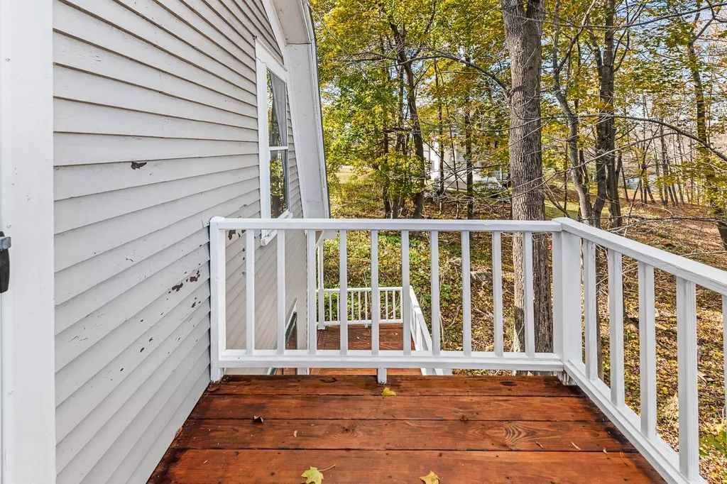 9 Maple Street Sunapee NH 03782