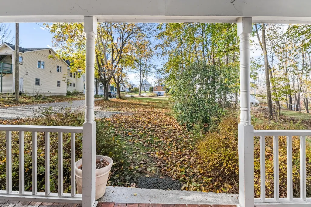 9 Maple Street Sunapee NH 03782