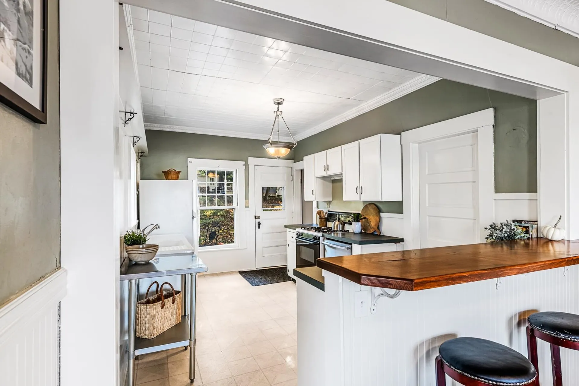 9 Maple Street Sunapee NH 03782