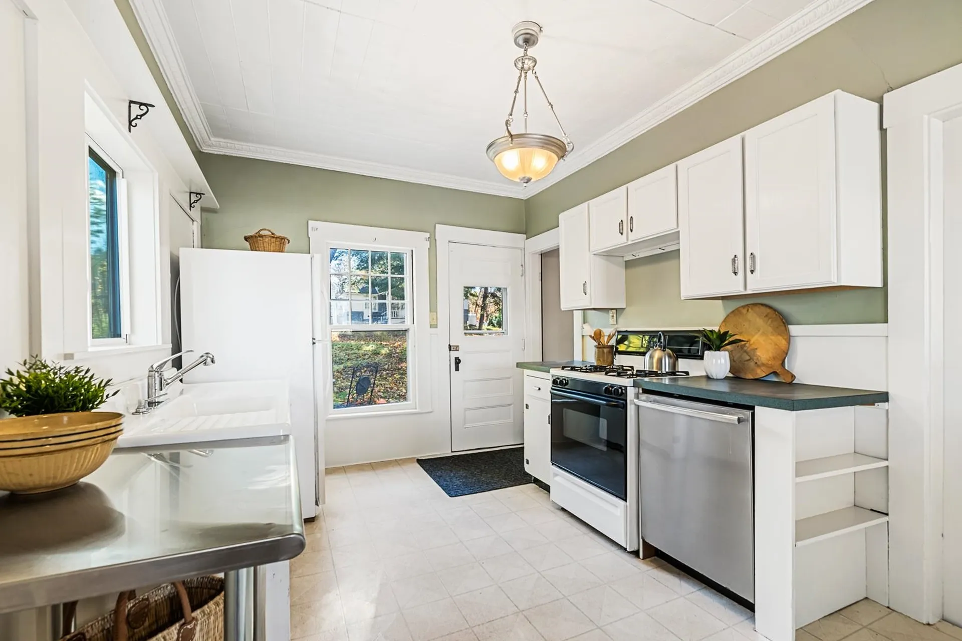 9 Maple Street Sunapee NH 03782