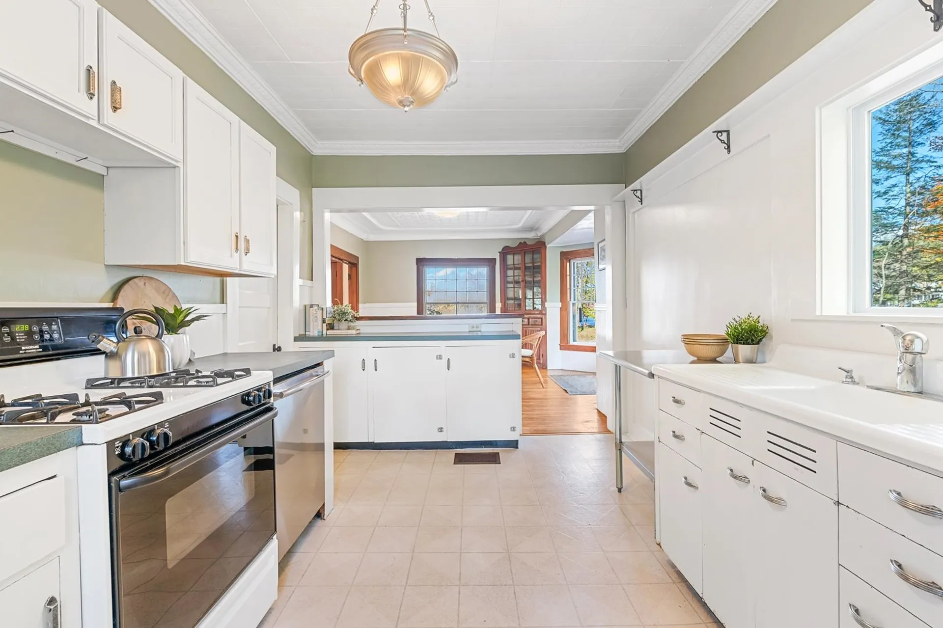 9 Maple Street Sunapee NH 03782