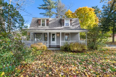 9 Maple Street Sunapee NH 03782