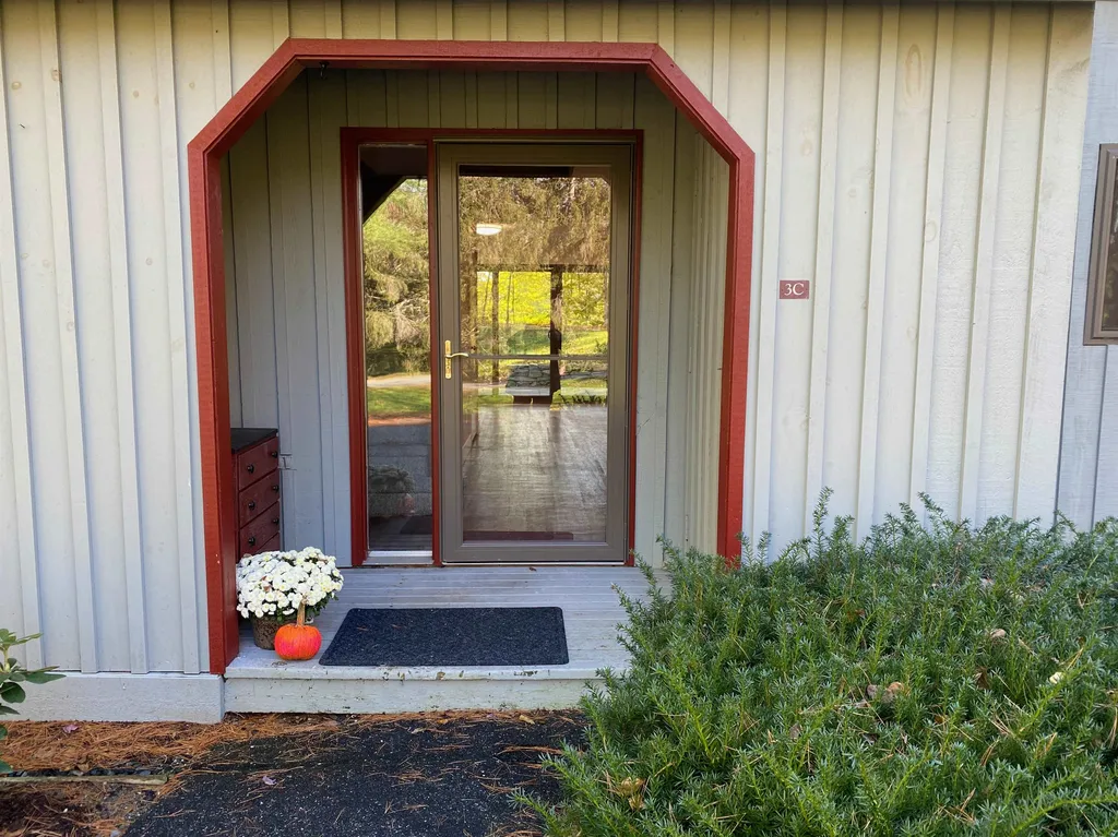 860 Murphy Road Hartford VT 05059
