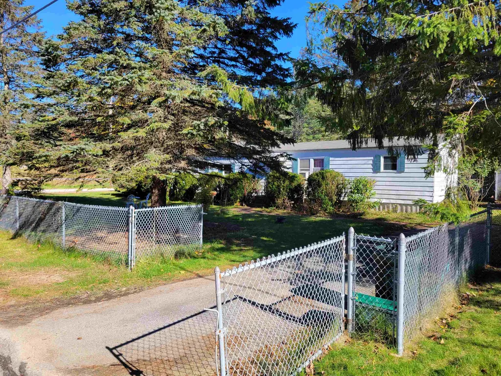 2 Lisa Avenue Raymond NH 03077