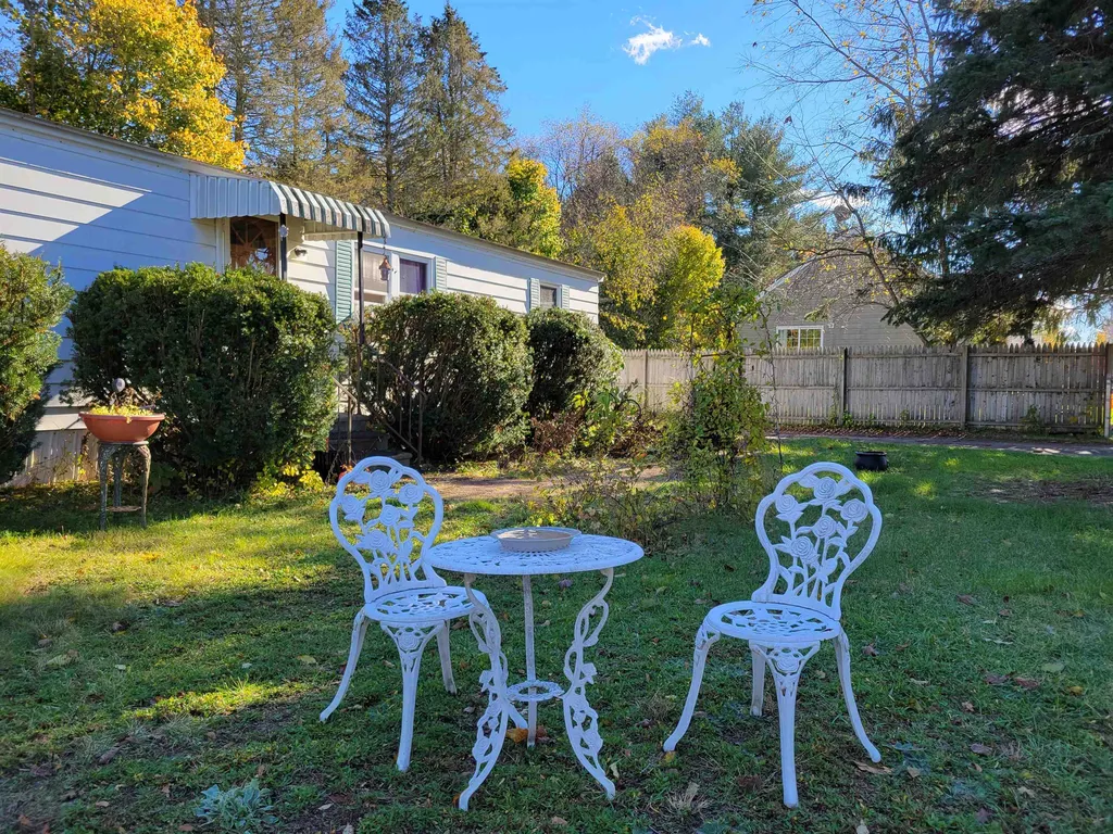 2 Lisa Avenue Raymond NH 03077