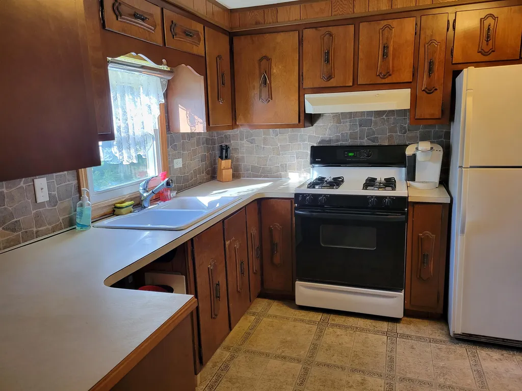 2 Lisa Avenue Raymond NH 03077