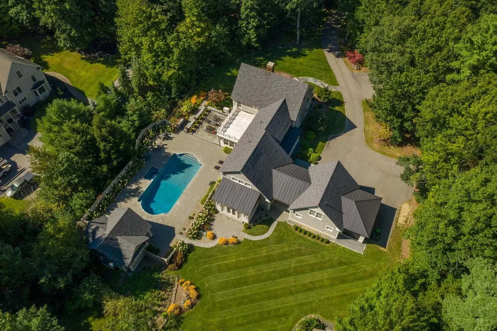 21 Caverno Drive Lee NH 03861