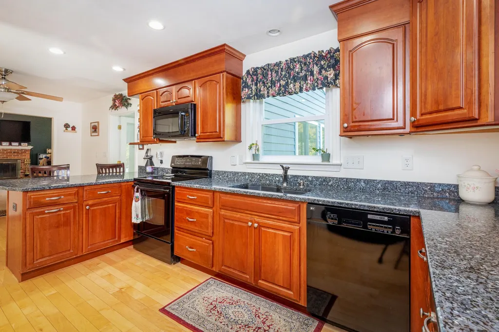 5 Hayden Circle Hampton NH 03842
