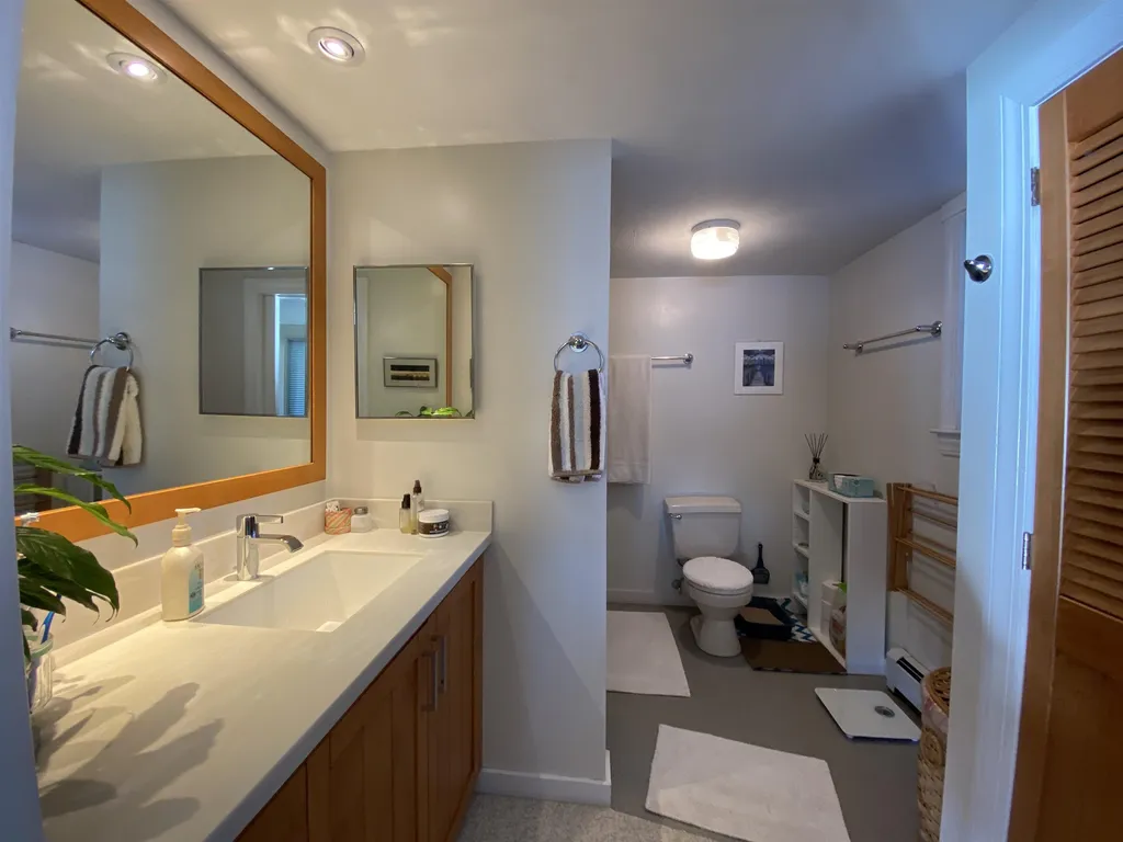 79 Pleasant Street Meredith NH 03253